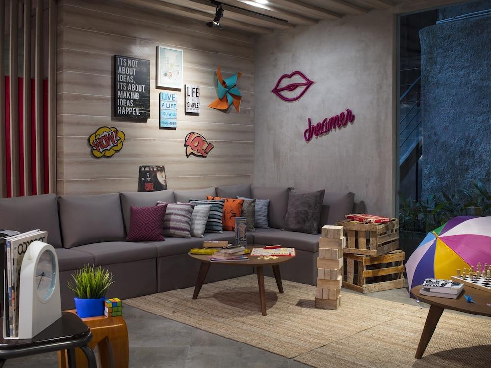 Moxy Bandung Hotel Eksteriør billede
