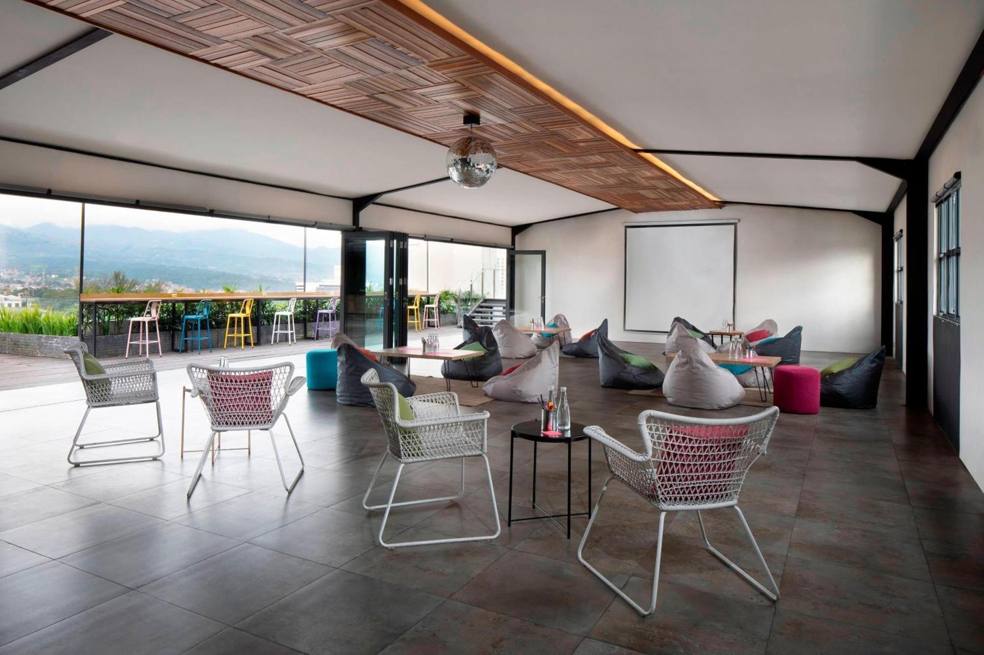 Moxy Bandung Hotel Eksteriør billede