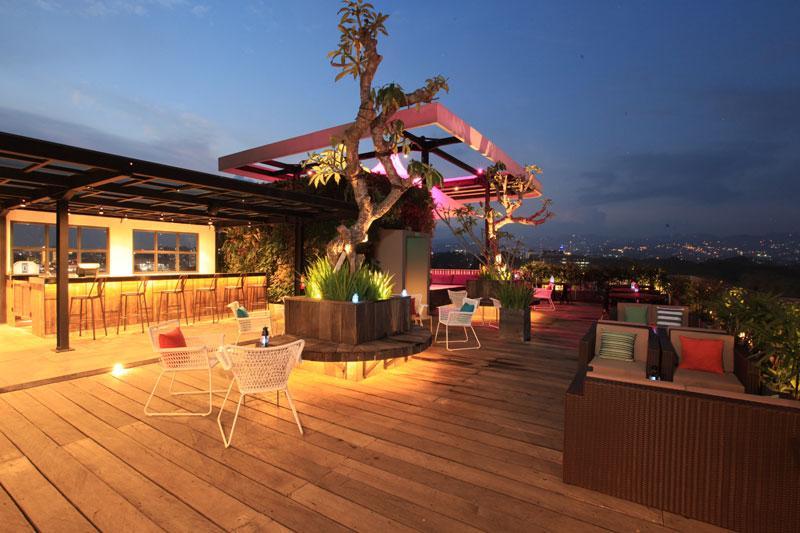 Moxy Bandung Hotel Eksteriør billede